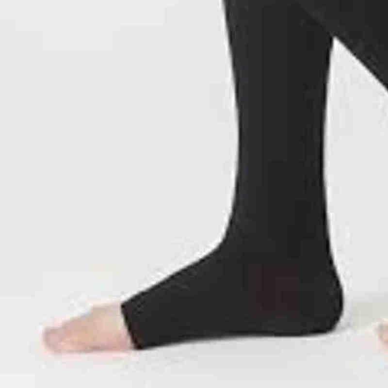 Collant de contention Femme Soft classe 3 par Juzo - Coloris Noir en pieds ouverts Collant de contention Femme Soft classe 3 par Juzo - Coloris Noir en pieds ouverts