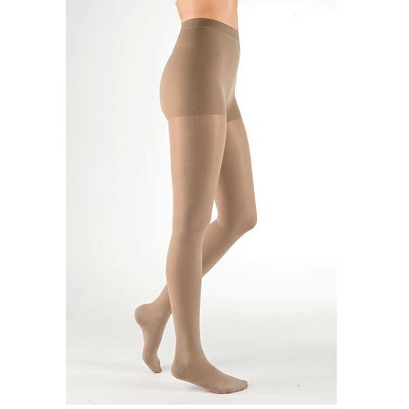 Collant de contention Femme Mediven 20 Seduction par Medi - Coloris Poudré - Debout Collant de contention Femme Mediven 20 Seduction par Medi - Coloris Poudré - Debout